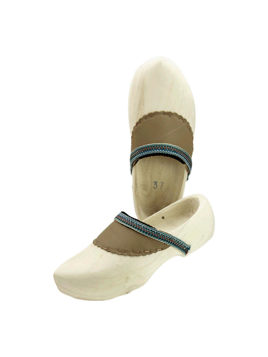 Holzschuhe mit Lederbesatz